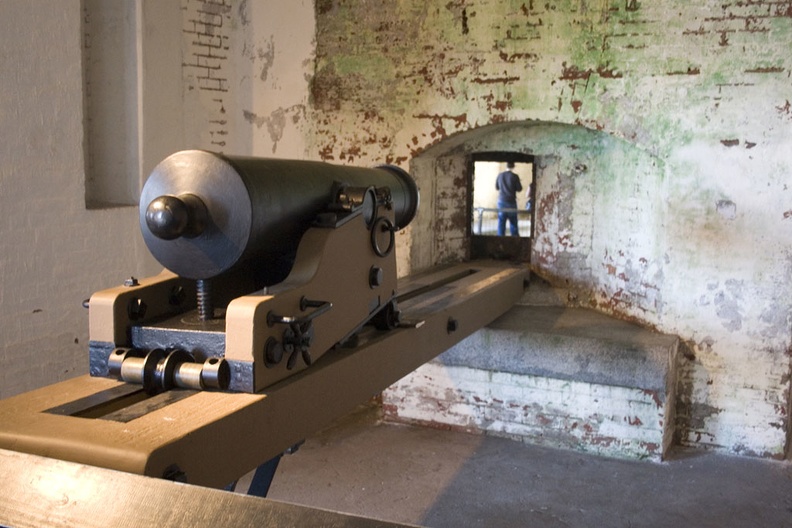 307-9476-SF-Alcatraz-Defense-Howitzer.jpg