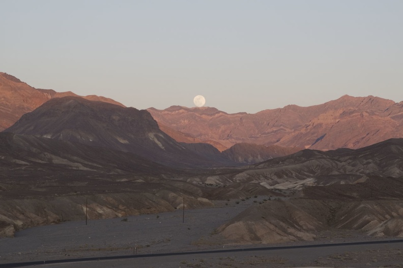 310-2746-Death-Valley-Zabriskie-Point-Moonrise.jpg