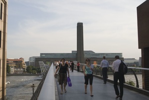 310-9125 London - Millennium Bridge