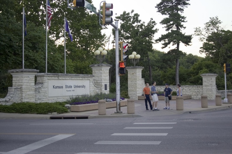 106-3241-Manhattan-KSU-Higinbotham-Gate.jpg 106_3241_Manhattan_KSU_Higinbotham_Gate.jpg