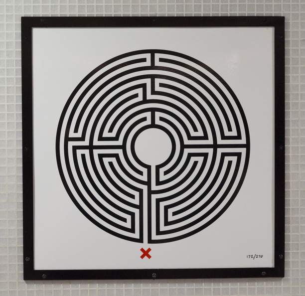 404-7595 London - Maze at King's Cross Tube Station.jpg