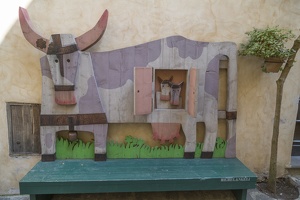 407-8864 IT - Orvieto - Michelangeli - Wooden Cow Bench