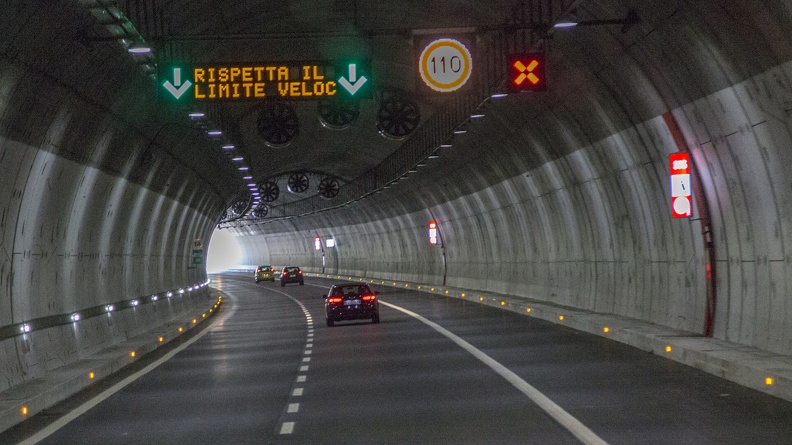 408-4978 IT - Tunnel.jpg