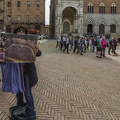 408-1540 IT - Siena - Piazza del Campo - Guide Camilla with Photo during Il Palio