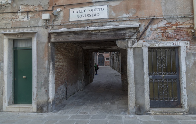 408-5813 IT - Venezia - Calle Gheto Novissimo.jpg