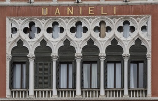 408-6754 IT - Venezia - Danieli (note quadrefoil design element)
