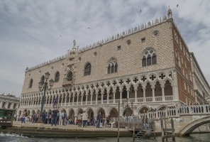 408-6777 IT - Venezia - Gondola Ride - Doge's Palace (note quadrefoil design element)