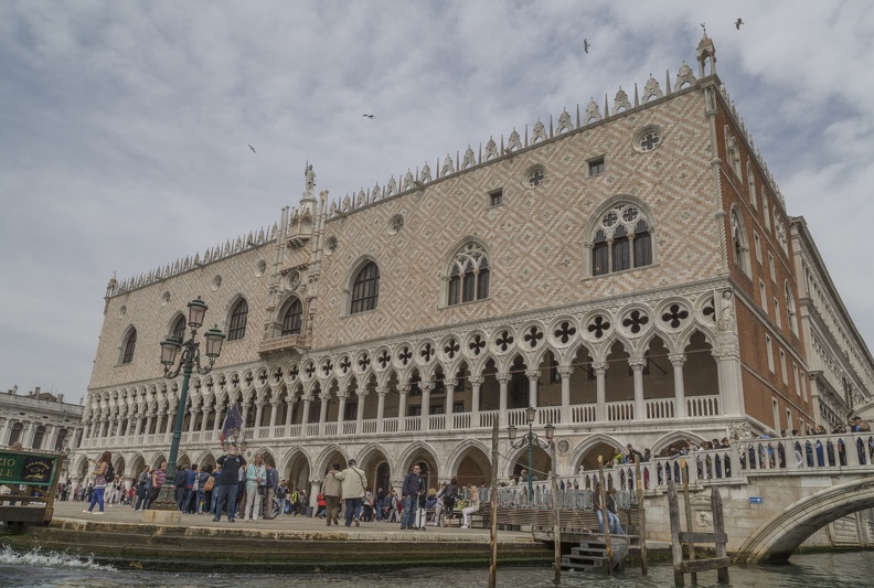 408-6777 IT - Venezia - Gondola Ride - Doge's Palace (note quadrefoil design element).jpg