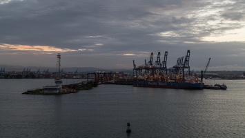 410-2989 Panama Canal - Entering - Pacific Basin at Loading Docks
