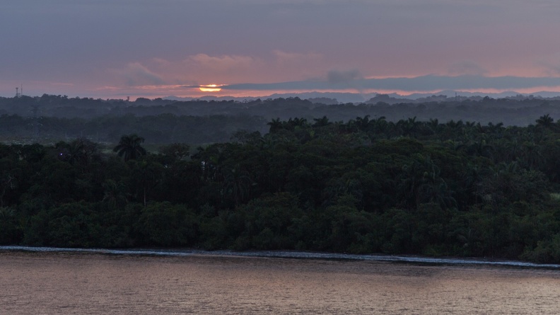 410-3033 Panama Canal - Entering - Sunrise.jpg