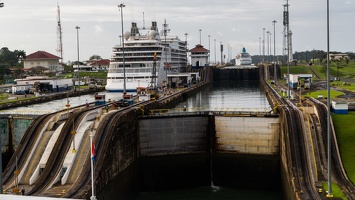 410-3297 Panama Canal - Gatun Locks