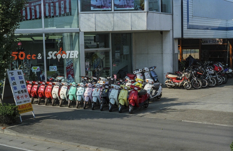 141-14A 198610 Japan Scooters.jpg