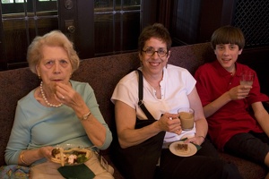 308-5524 Grandma, Lynne, and Thomas