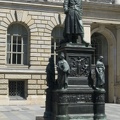 311-1782 Berlin - Statue