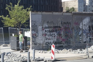 311-1567 Berlin Wall