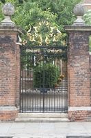310-8314 Cambridge - Gate