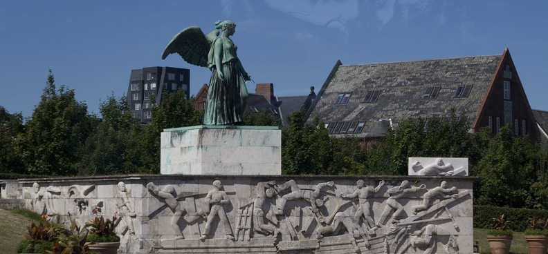 311-0989-Copenhagen-War-Memorial.jpg