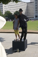 310-8598 London: Statue Mimes