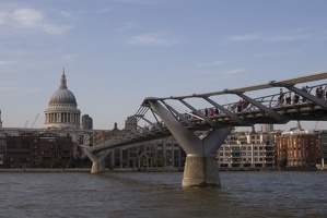310-9211 London - Millennium Bridge