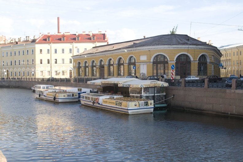 311-5301-St-Petersburg-Canal.jpg