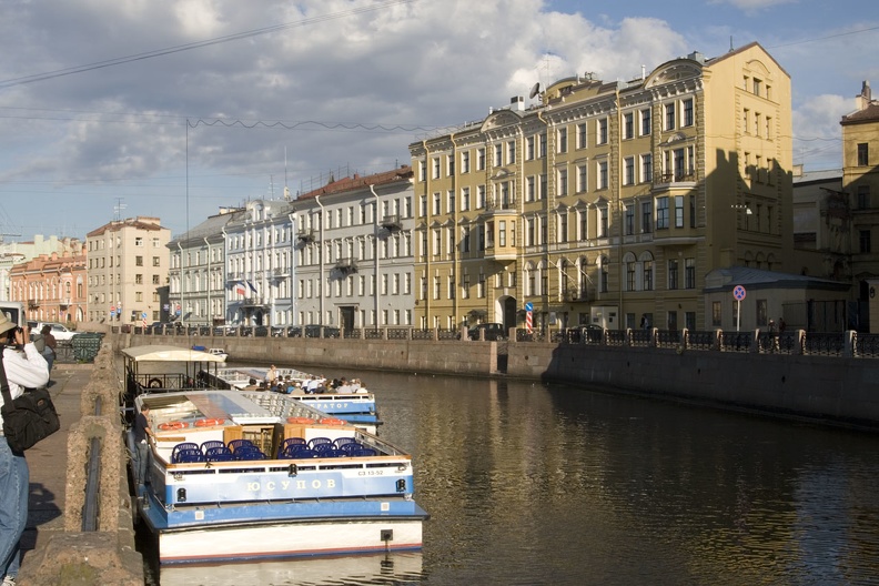 311-5305-St-Petersburg-Canal.jpg