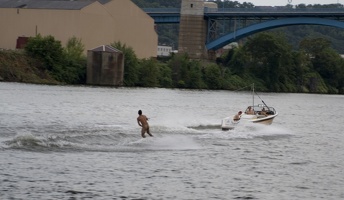 312-0136 Pittsburgh - Water Skier