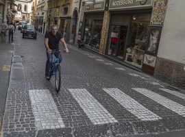407-4536 IT - Sorrento - Bicyclist on Via Luigi de Maio