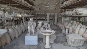 407-4203 IT - Pompeii - Warehouse of Relics with Plaster Cast of Victim