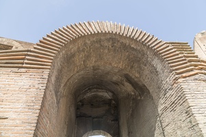 407-5847 IT - Roma - Colloseum Arch
