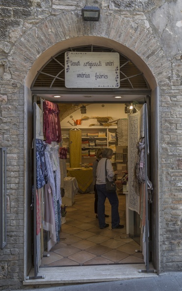 408-0010 IT - Assisi - Umbrian Fabrics.jpg