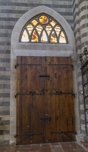407-9250 IT - Orvieto - Duomo - Door with Amber Window.jpg