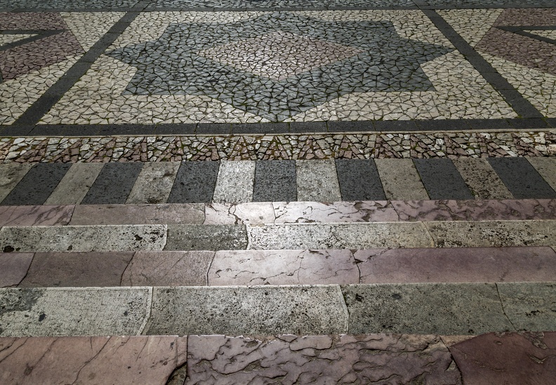407-9354 IT - Orvieto - Duomo - Walkway.jpg