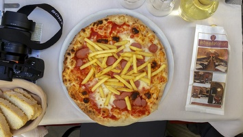 2016-04-12 12.27.14 IT - Perugia - Hot Dog and Fries Pizza