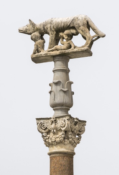 408-1638 IT - Siena - She Wolf and Romulus and Remus.jpg