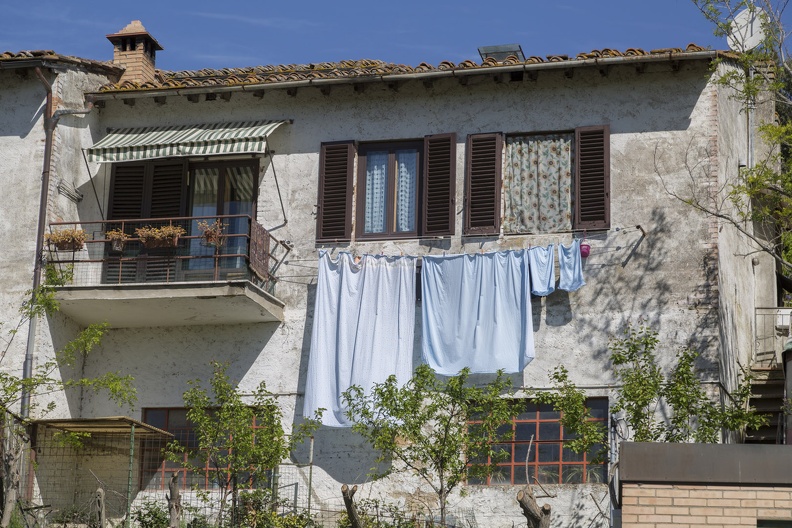 408-3871 IT - San Gimignano - Laundry.jpg
