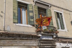 408-5638 IT - Venezia - Flag at Sotoportego del Cristo