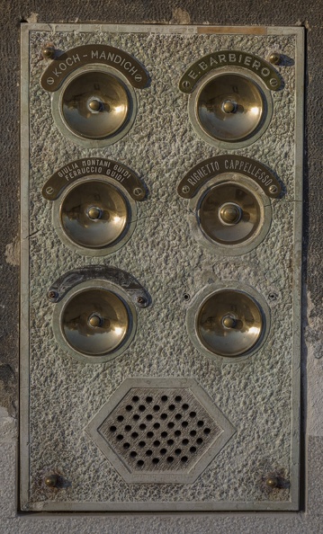 408-5919 IT - Venezia - Doorbells.jpg