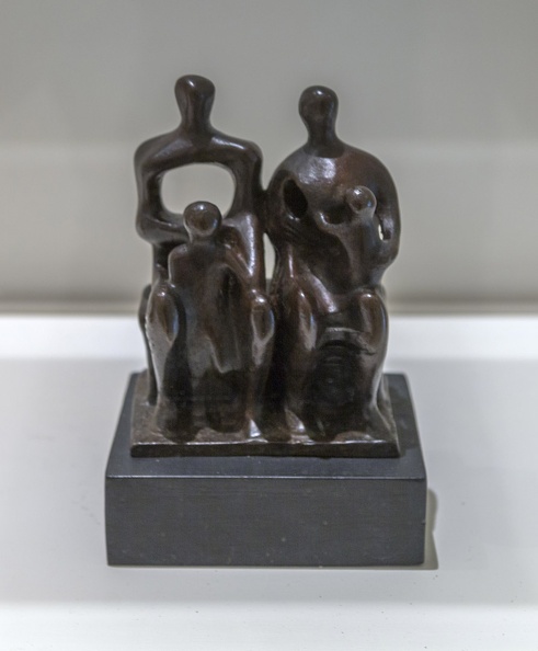 408-7125 IT - Venezia - Peggy Guggenheim Collection - Henry Moore - Family Group 1944, 1956.jpg