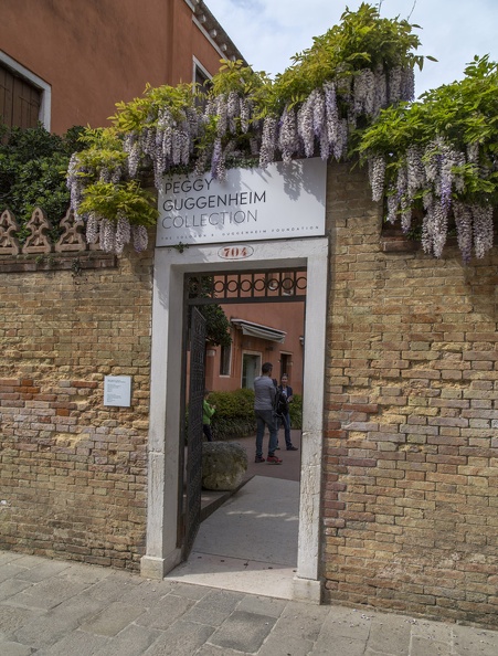 408-7312 IT - Venezia - Peggy Guggenheim Collection entrance.jpg