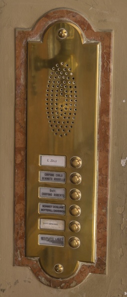 408-7426 IT - Bologna - Doorbells.jpg