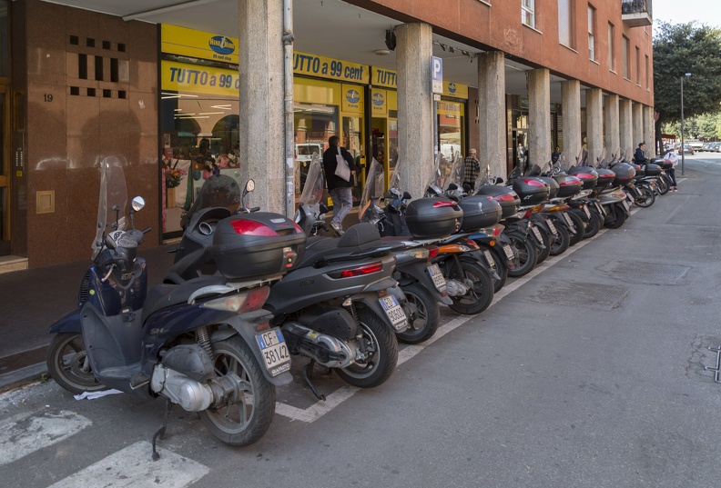 408-7639 IT- Bologna - Via Augusto Righi - Motorcycles.jpg